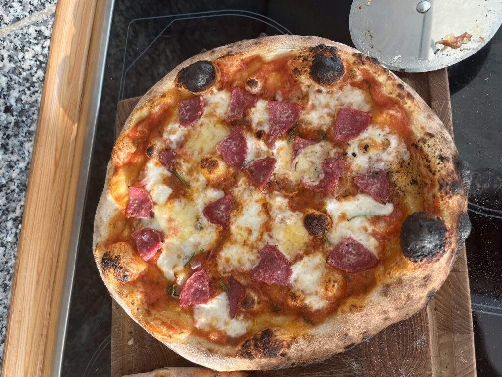 Pizza bagt på Cozze Pizzaovn 17"